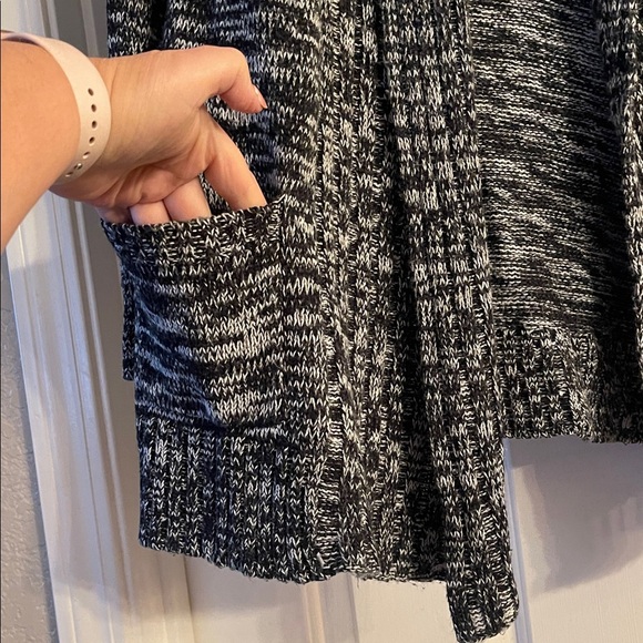 Charlotte Russe Marled Black and Gray Cardigan size M - Picture 4 of 7